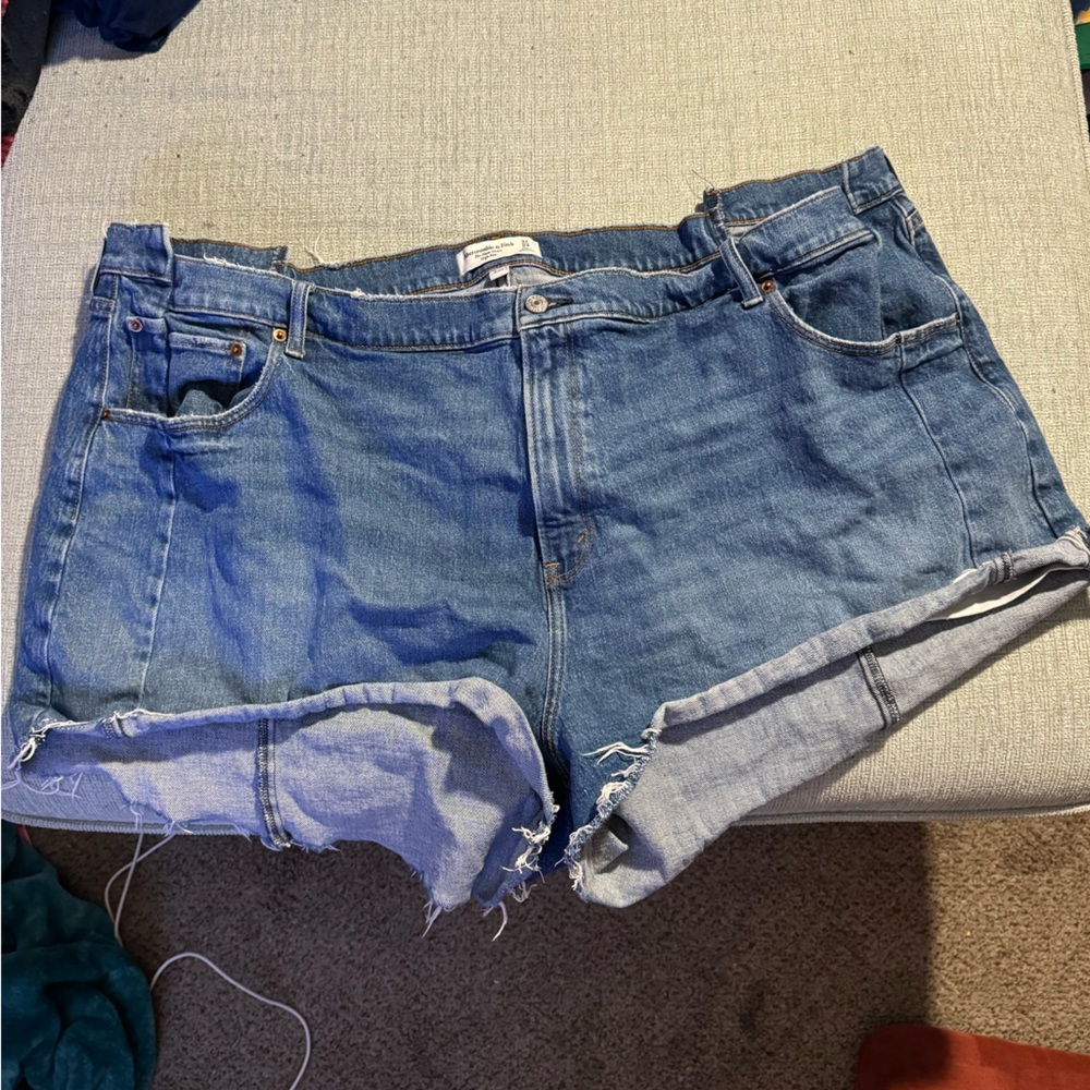 size 37 curve love abercrombie and fitch denim shorts